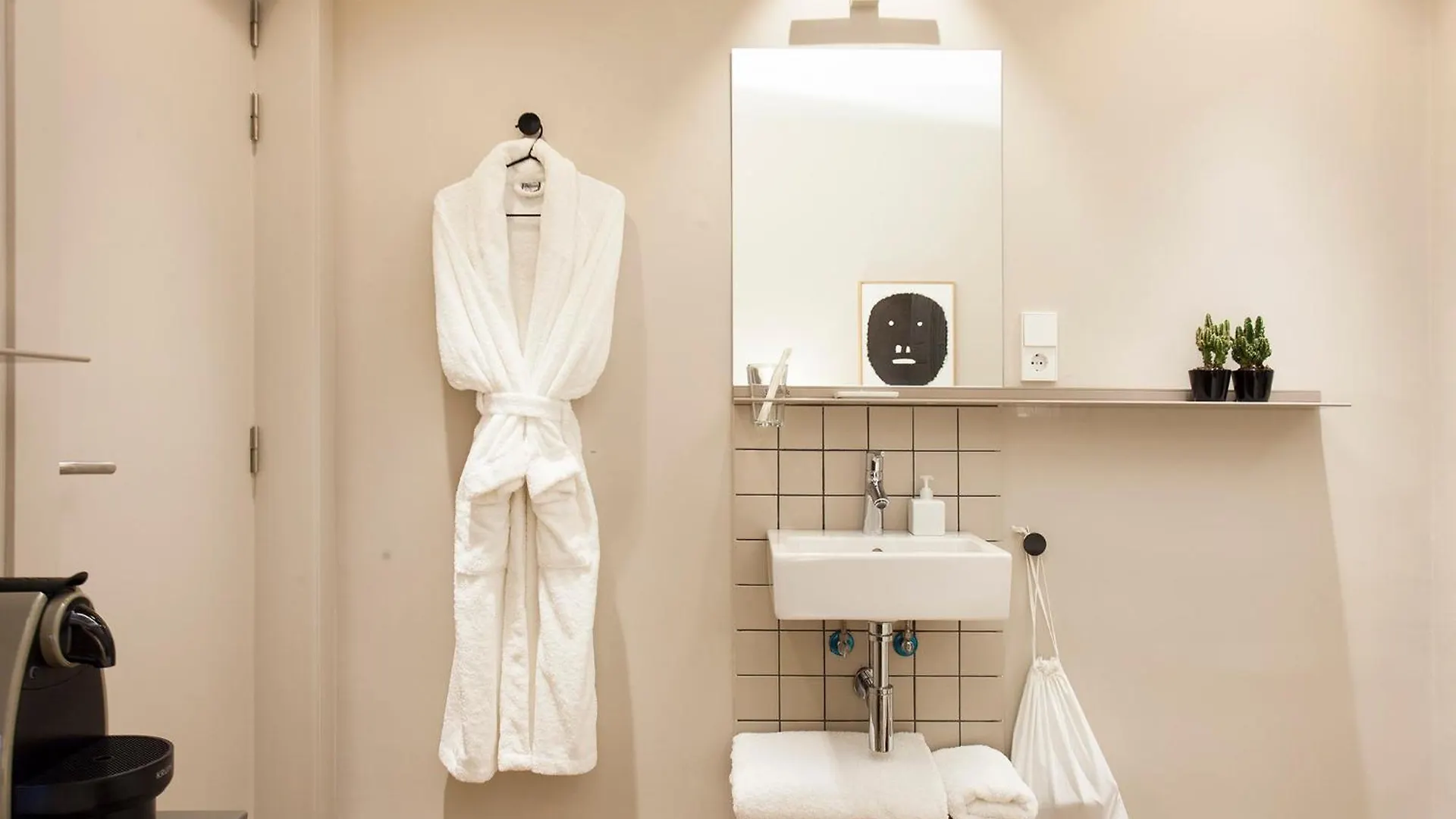 Destinationbcn - Universitat Rooms Barcelona 0*,